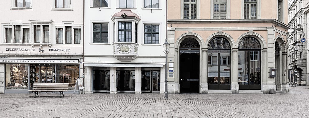 Eingang der Zahnarztpraxis am Fronwagplatz Schaffhausen